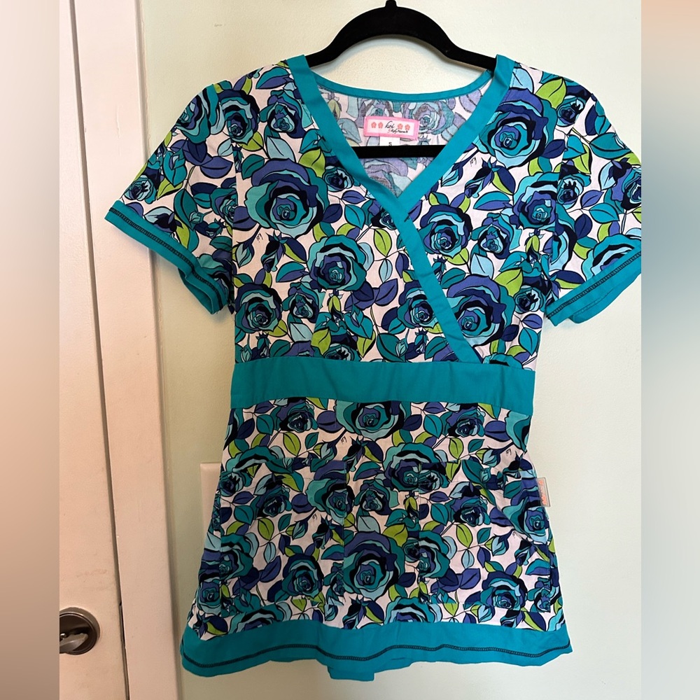 Scrub top